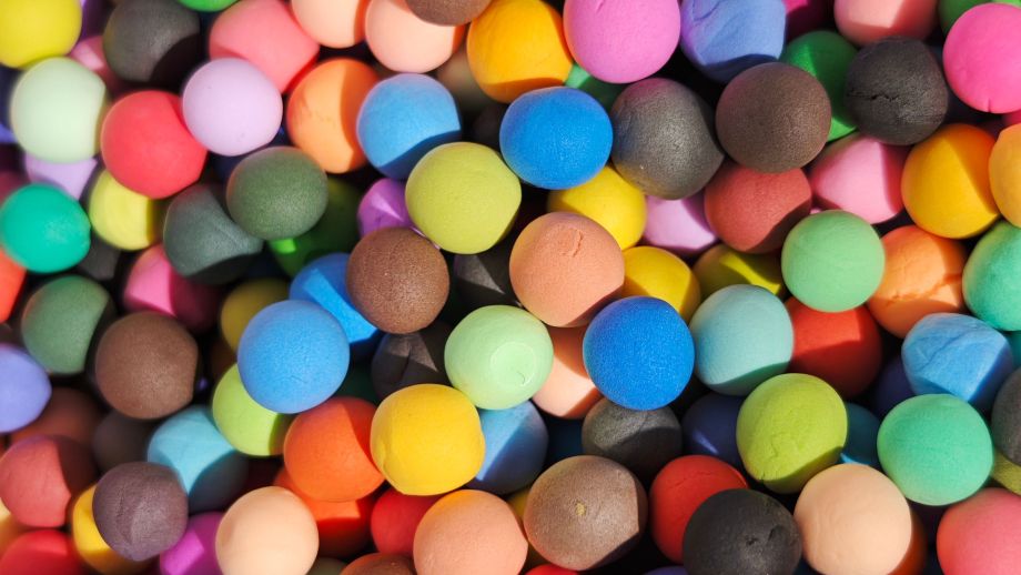 Coloured balls